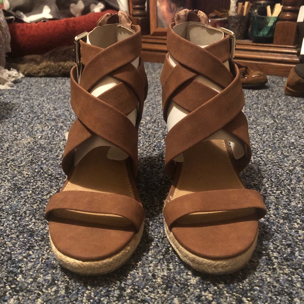 ☀️Strapped Wedges☀️ - Picture 2 of 7
